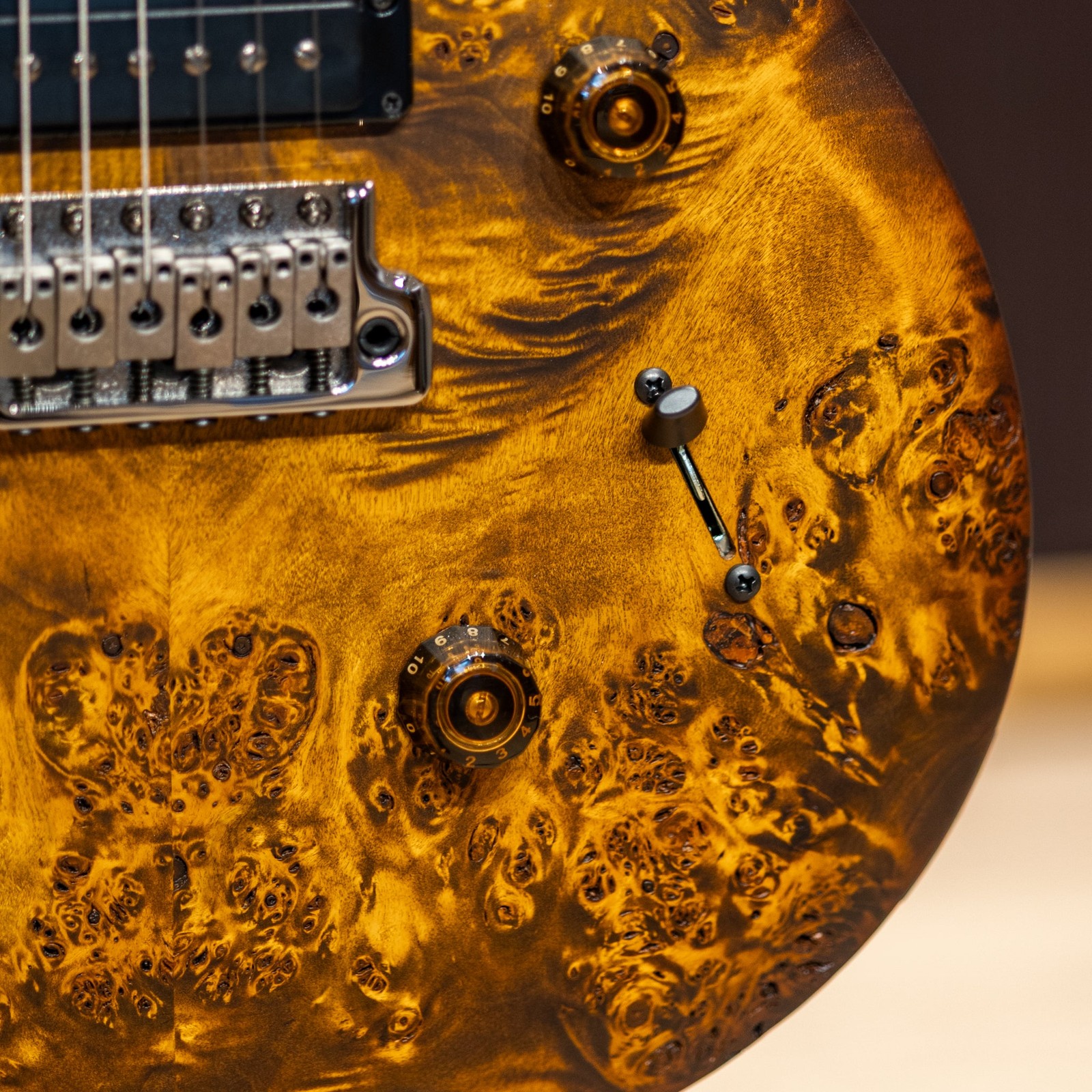 PRS Wood Library Limited Edition S2 Custom 24 Poplar Burl – Black Gold Burst