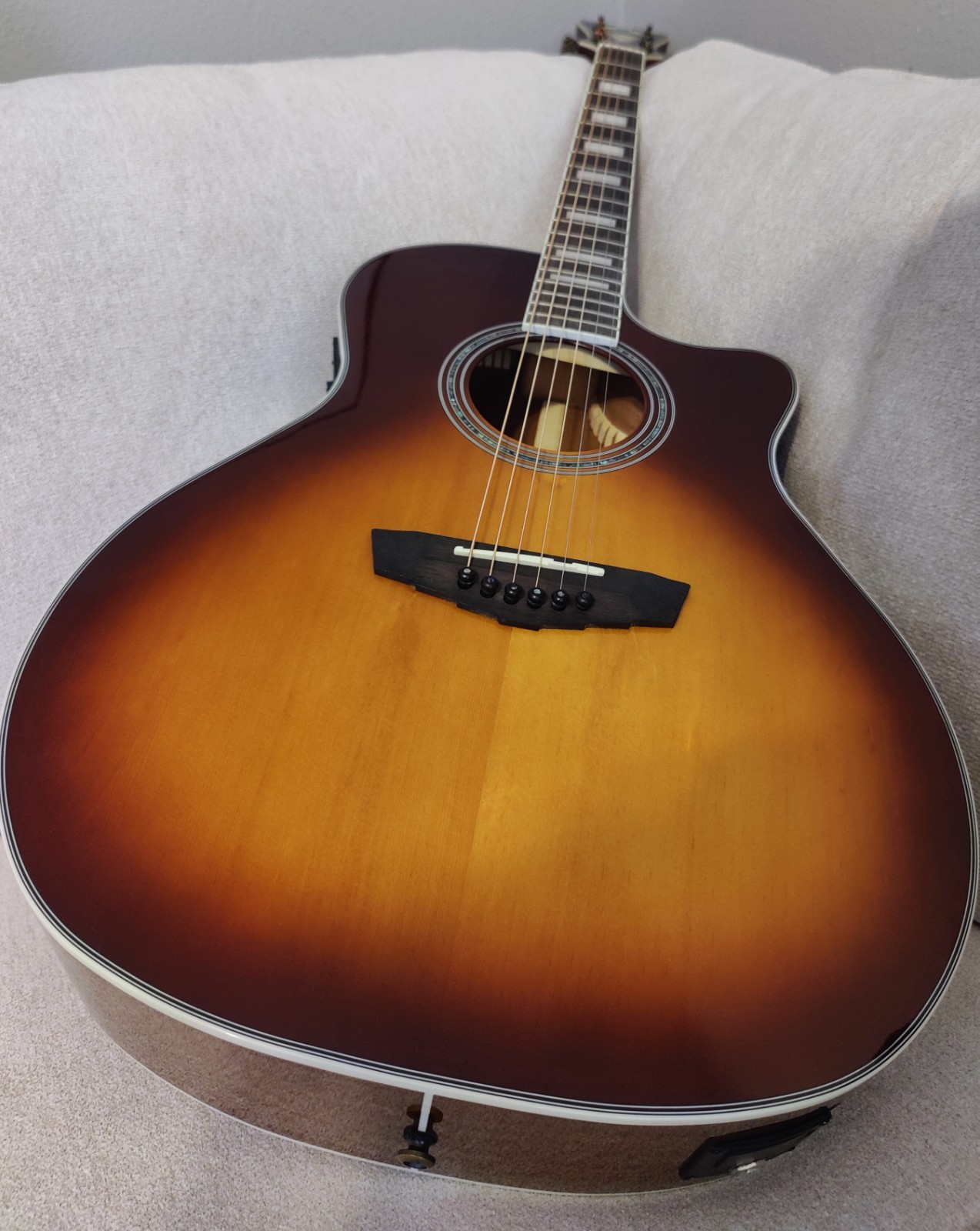 D’angelico Premier Gramercy A/E Guitar – Iced Tea Burst.Brand New Hardshell Case
