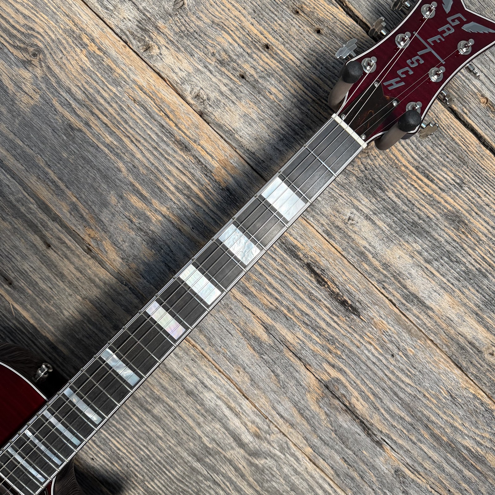 Gretsch G6134TFM-NH Nigel Hendroff Penguin – Dark Cherry Metallic Flame