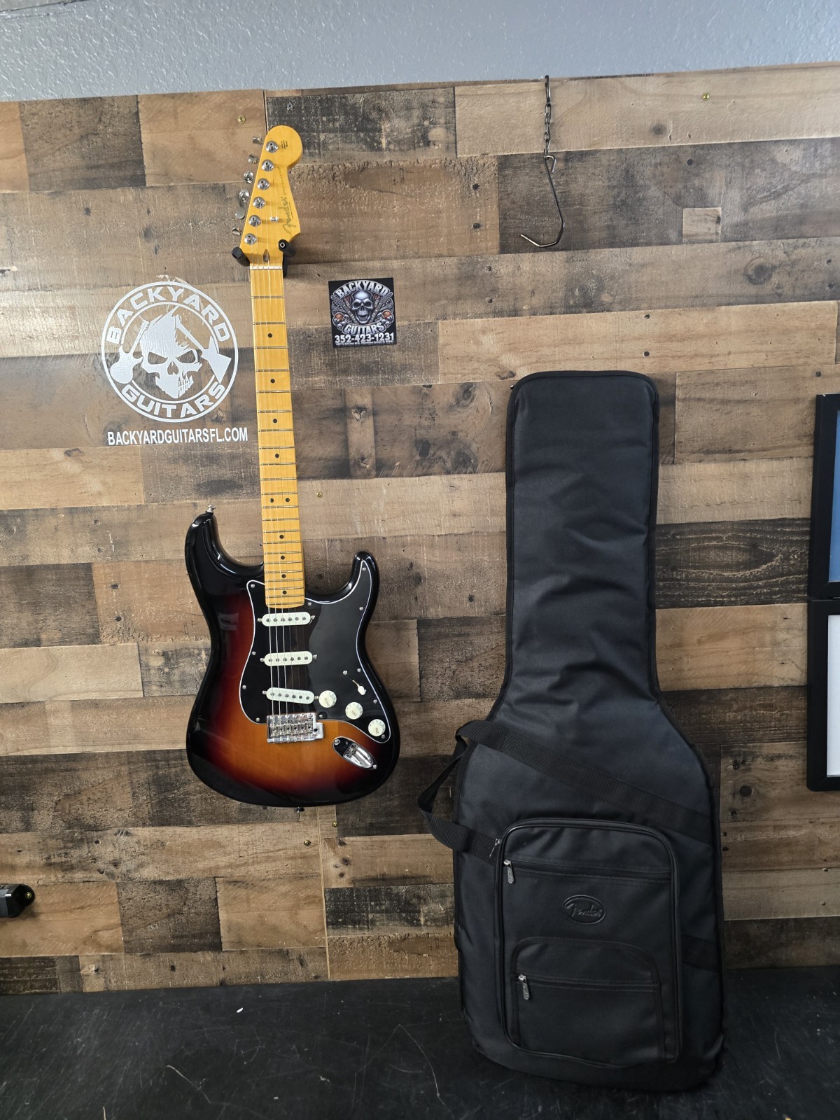 2025 Fender American standard Stratocaster sunburst W/ Original Bag
