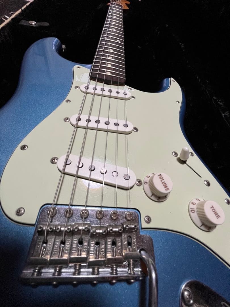 Vintera II Road Worn ’60s Stratocaster Lake Placid Blue Used, Rare, 9.5″ Radius