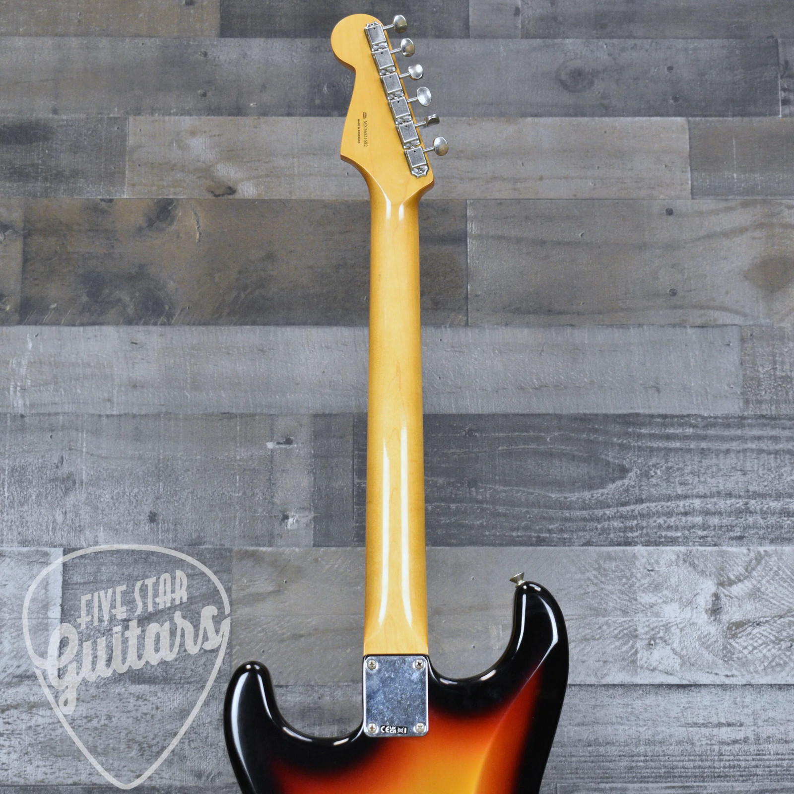 Fender Dealer Exclusive Vintera Road Worn ’60s Stratocaster 3-Color Sunburst