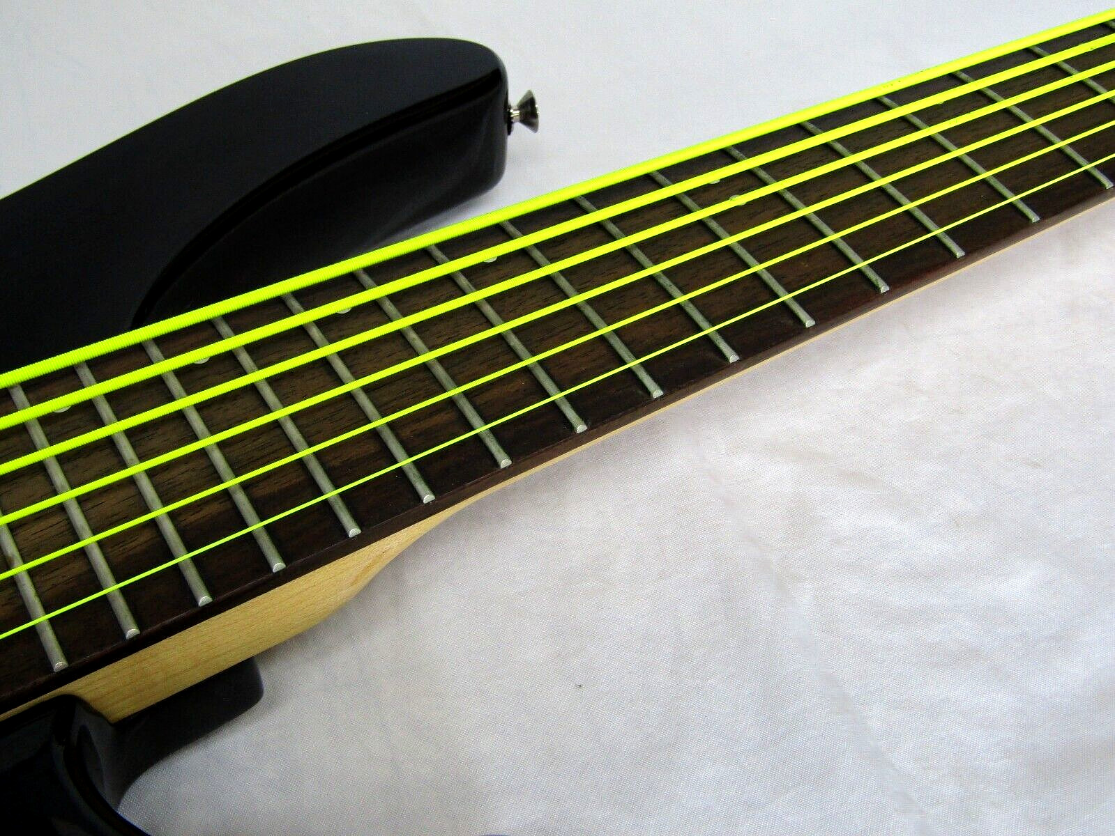 Washburn XB-600 Bantam Series 6-String Bass Guitar Black