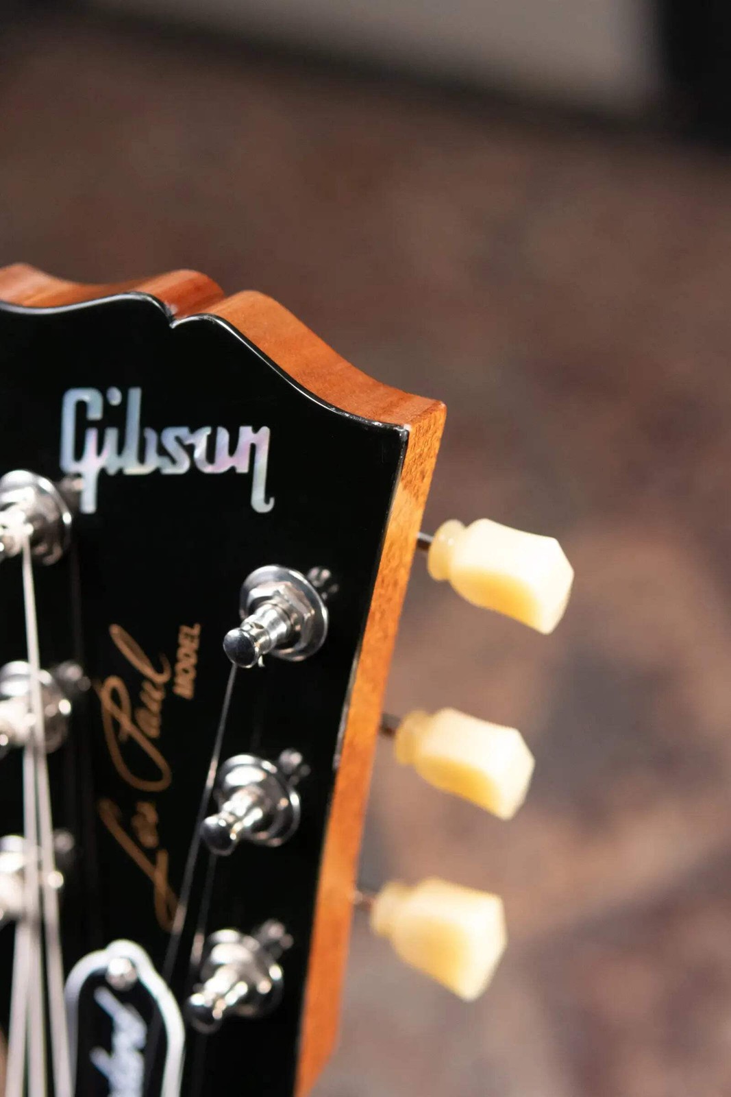 Gibson Les Paul Standard 50s Figured Top – Translucent Oxblood with Hardshell Ca