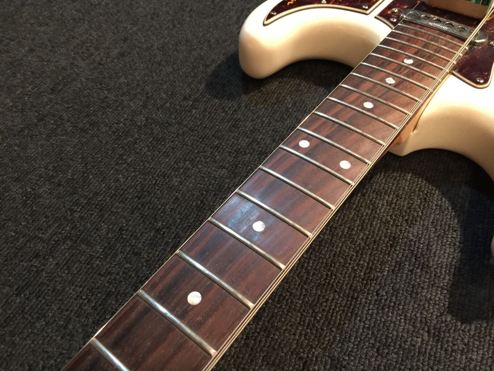 Electric Guitar Burns London Cobra DX Deluxe WHT/R EX White 80% Frets Maple Neck