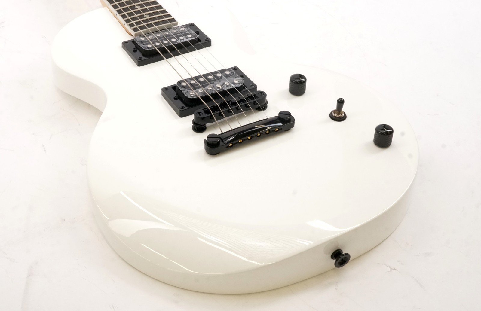 Jackson JS Series Monarkh SC JS22 Right-Hand Electric Guitar (Snow White)