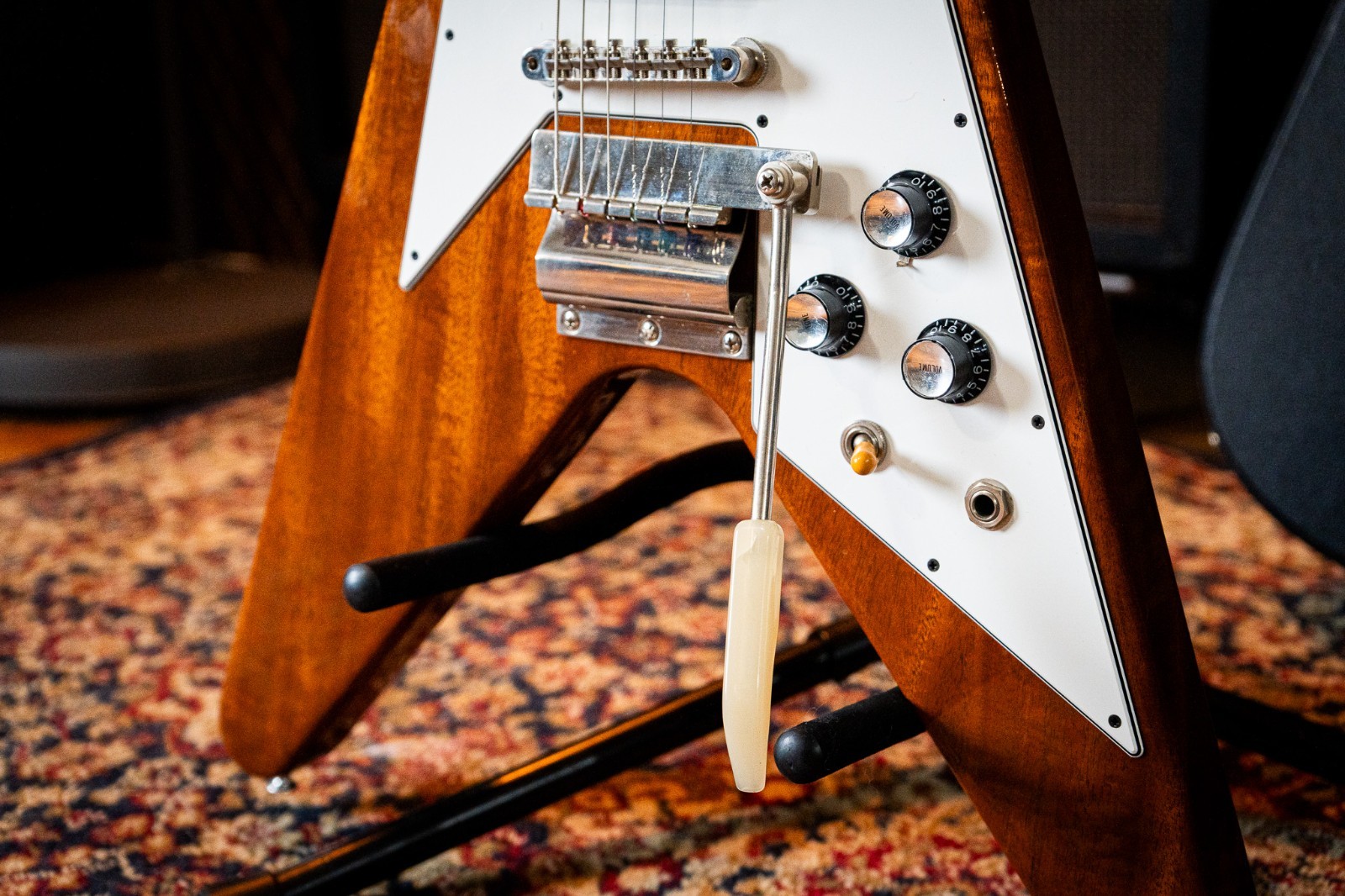 Gibson Custom Shop ’67 Flying V w/ Vibrola 2000 – Natural – MINT – OHSC & Candy