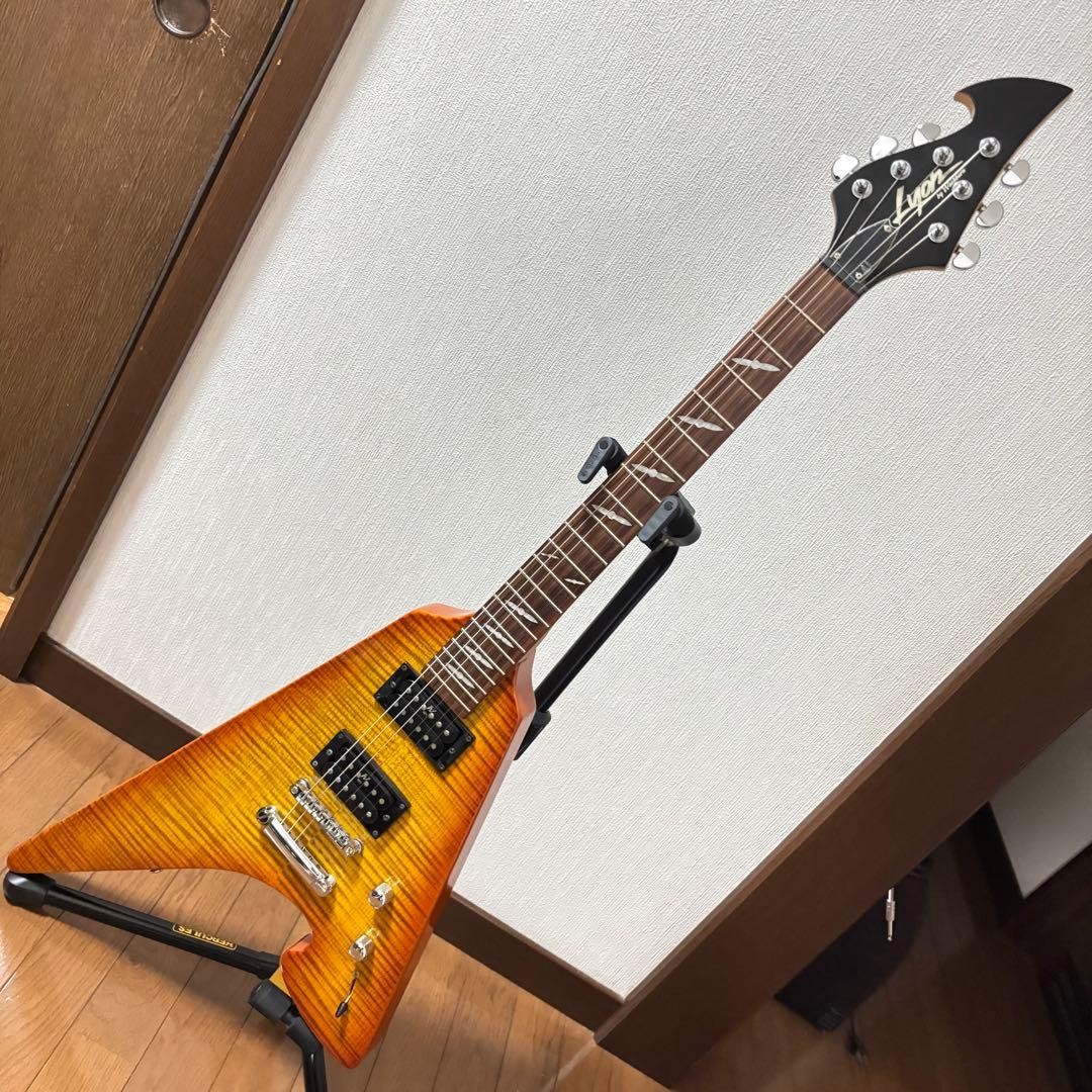 Electric Guitar Lyon by Washburn Flying V 2005 Sunburst HH Made in Korea
