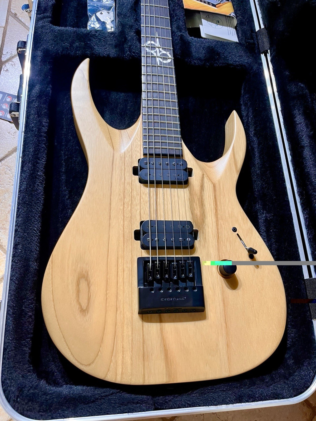Solar AB2.6ET N – Natural Matte – Electric Guitar – Evertune – Hardshell Case