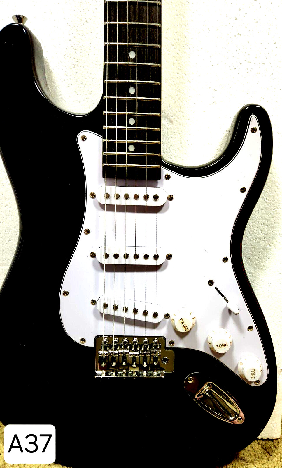 Strat Style SSS Electric Guitar – FULL SETUP & FREE SHIPPING!