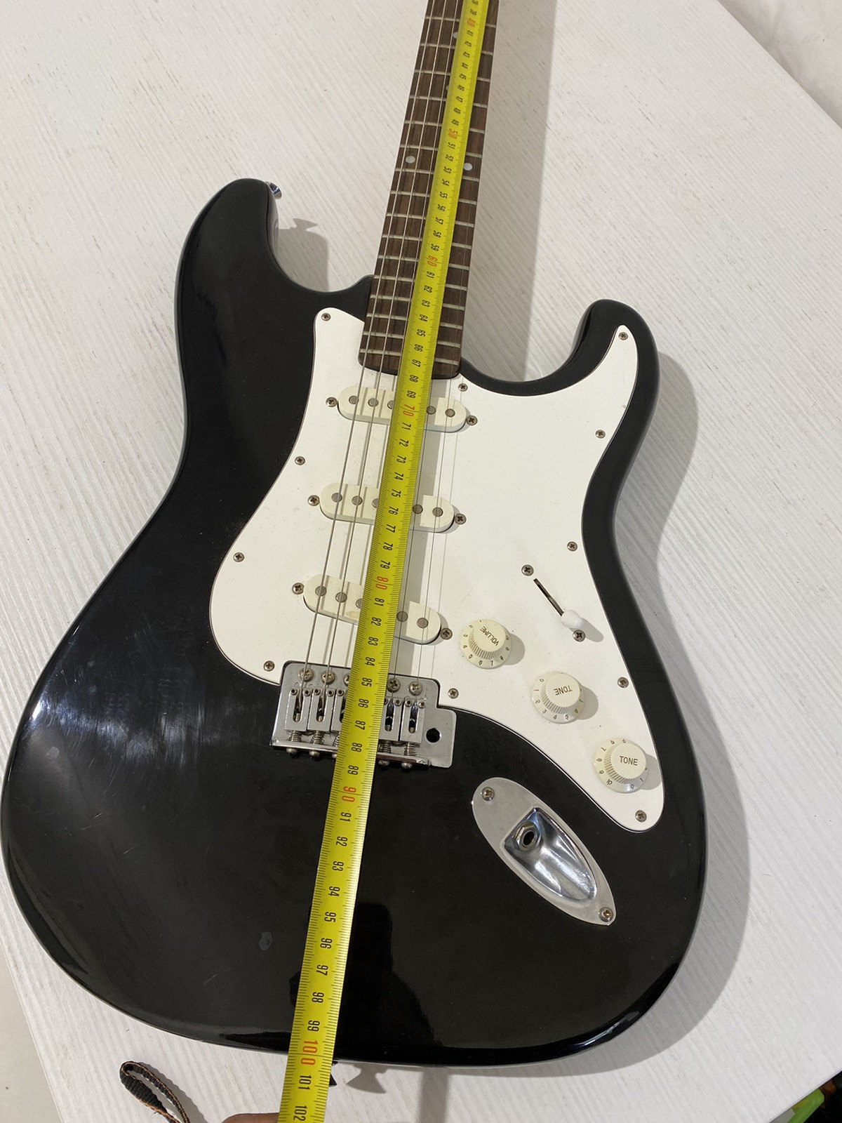 Vantage Electric Guitar Black And White With Case Model VIE – II D/BK