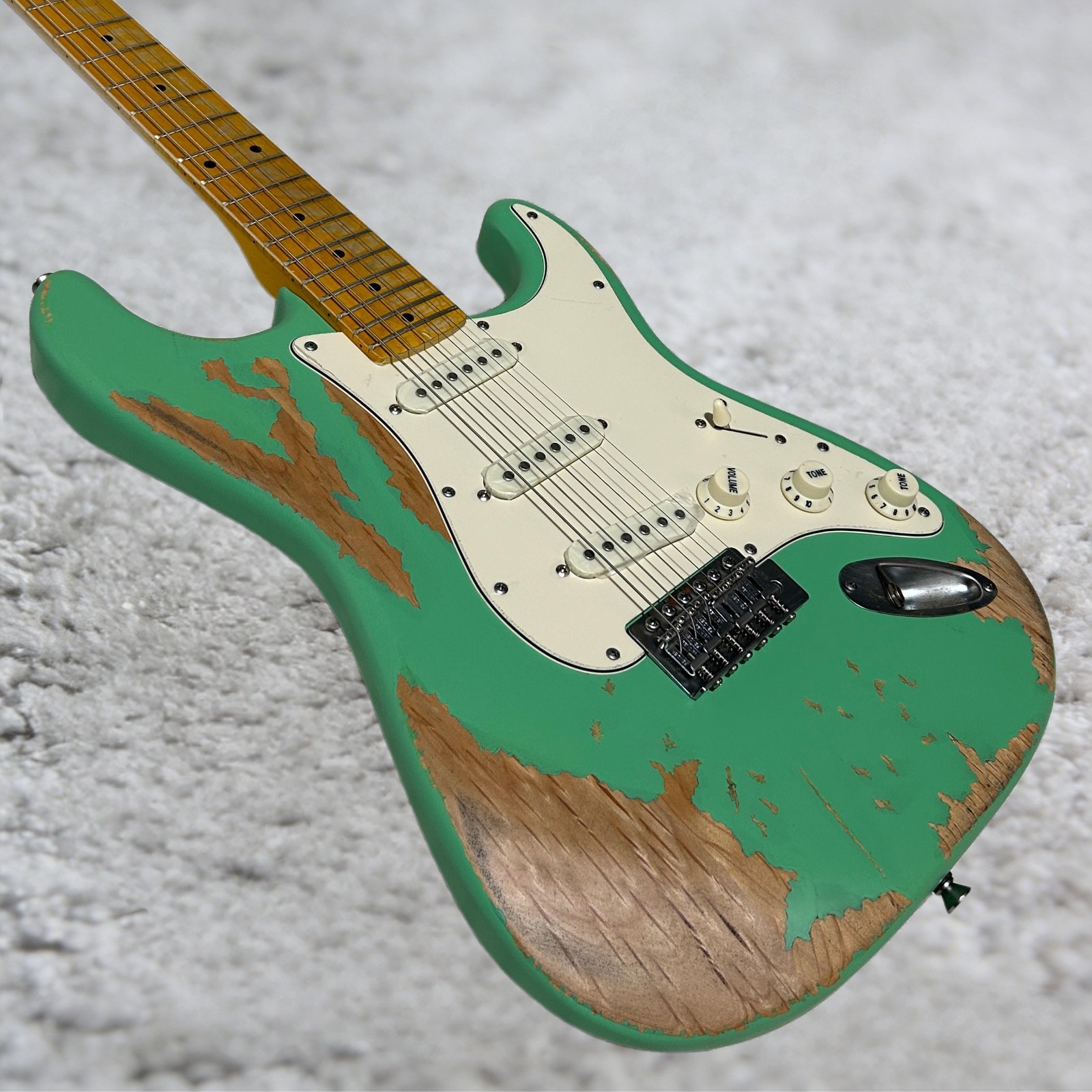 Aged ST Electric Guitar Alder Body Green Color Maple Fretboard 21 Frets