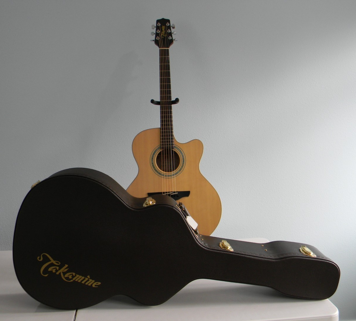 Takamine EG524SC Jumbo G-Series Acoustic Electric Guitar w/case new other