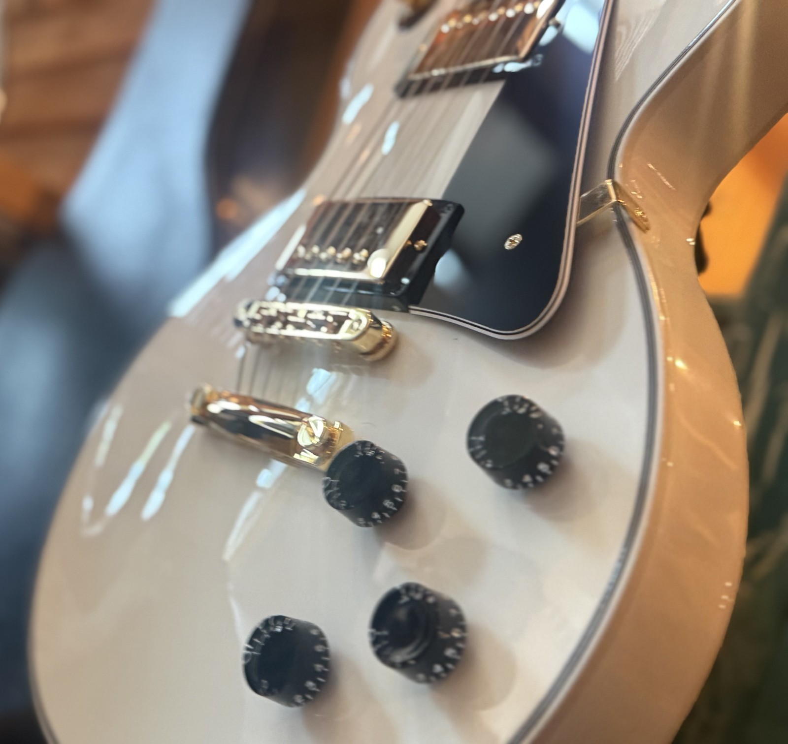 Gibson Les Paul Custom Shop Electric Guitar Alpine White W Case & COA
