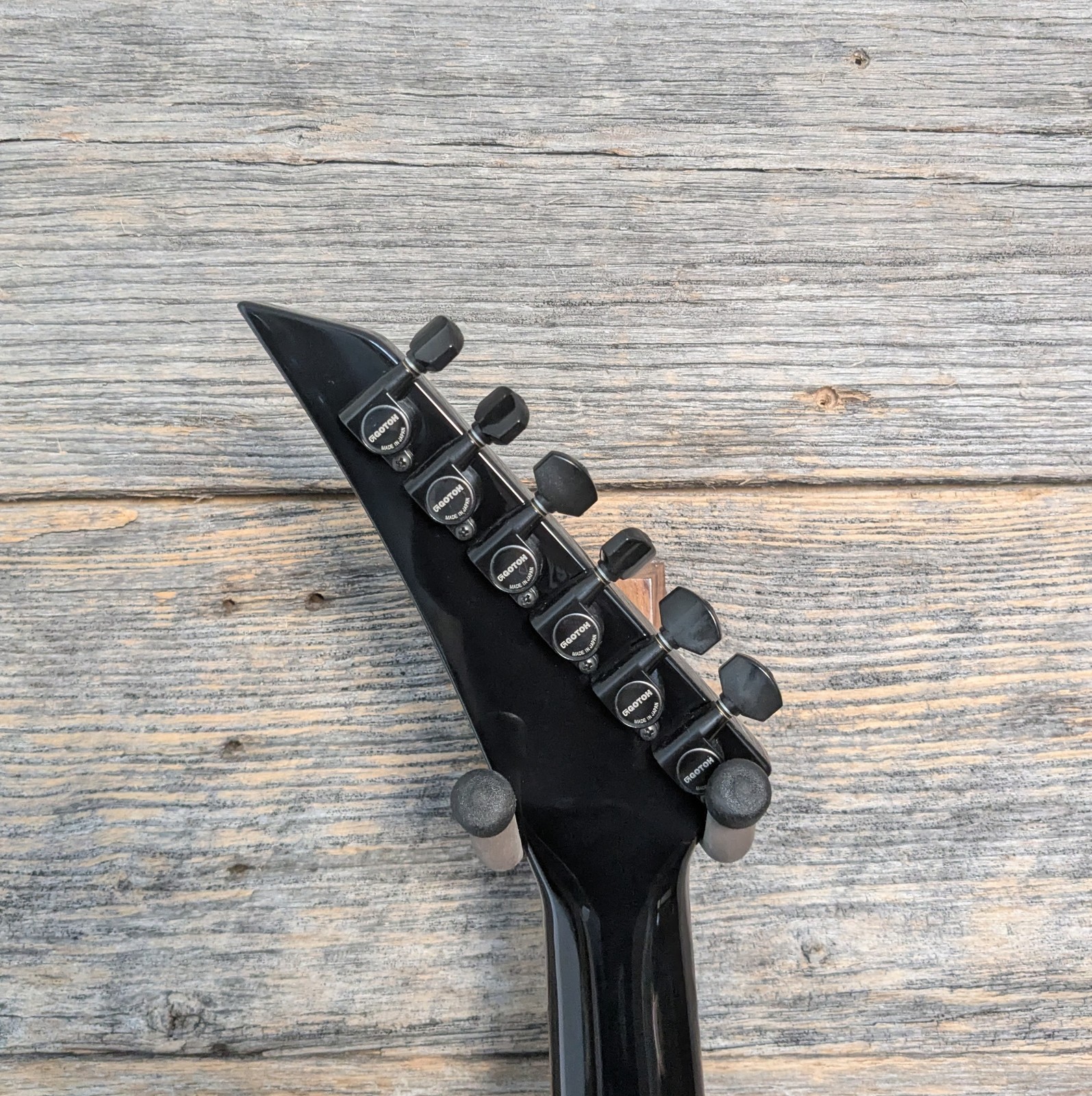 Used Jackson Custom Shop Special Edition Kelly 2H FR – Black & Red