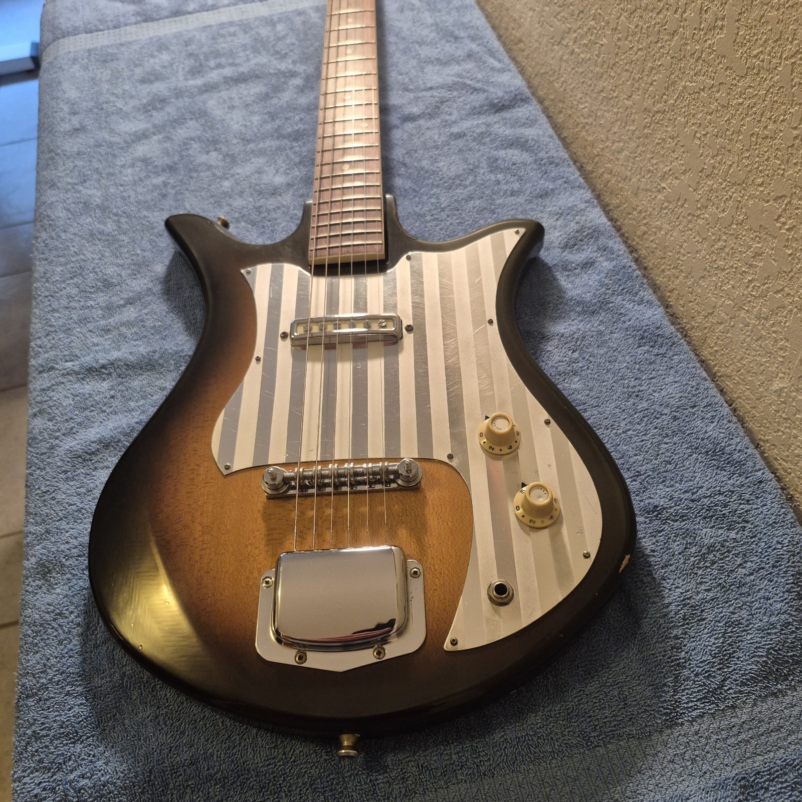 Vintage Teisco Decca Electric Guitar Mid 60’s Made In Japan Tulip Model DMI 201