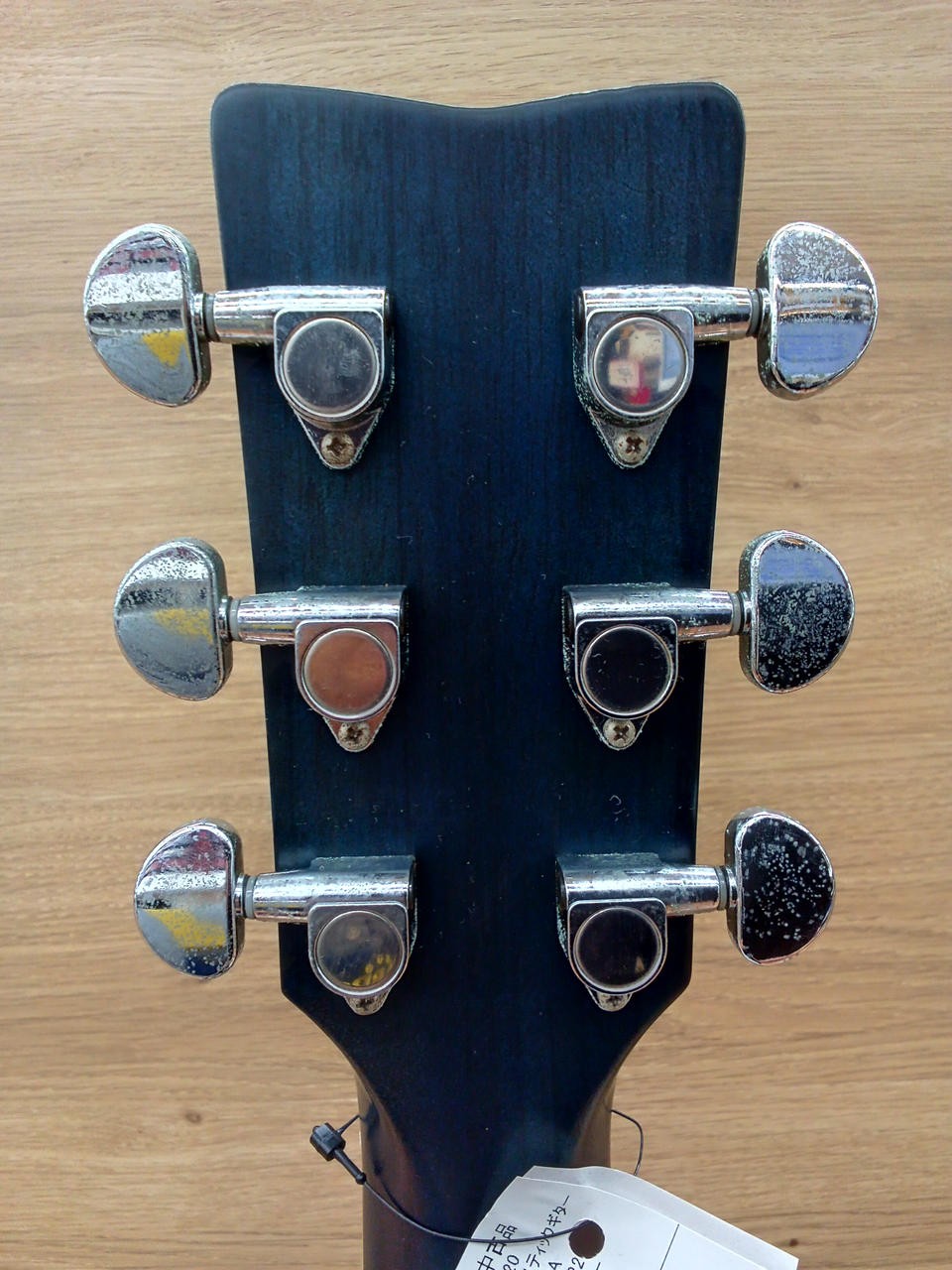 YAMAHA FS-820 acoustic guitar