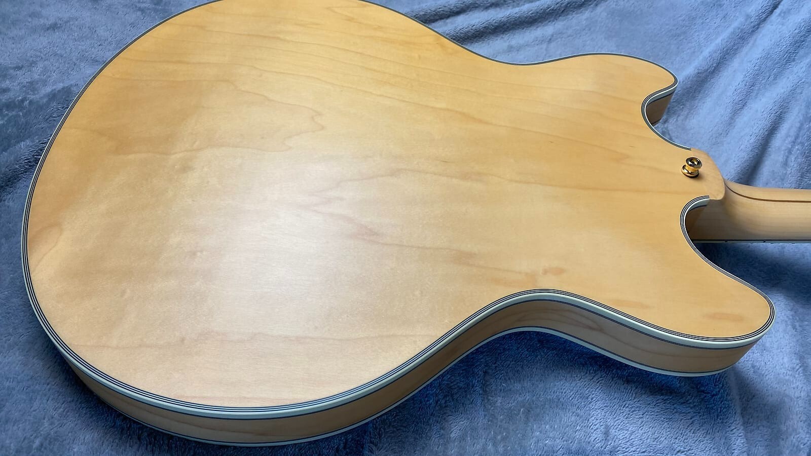 D’Angelico Deluxe DC Semi-hollowbody Electric Guitar – Satin Honey – full size