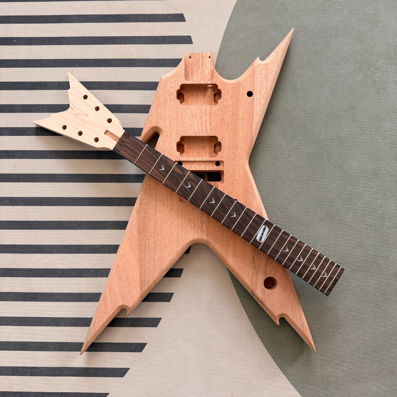 DIY Junior V‑Style electric guitar kit Maple Neck BK part Tremolo System razor