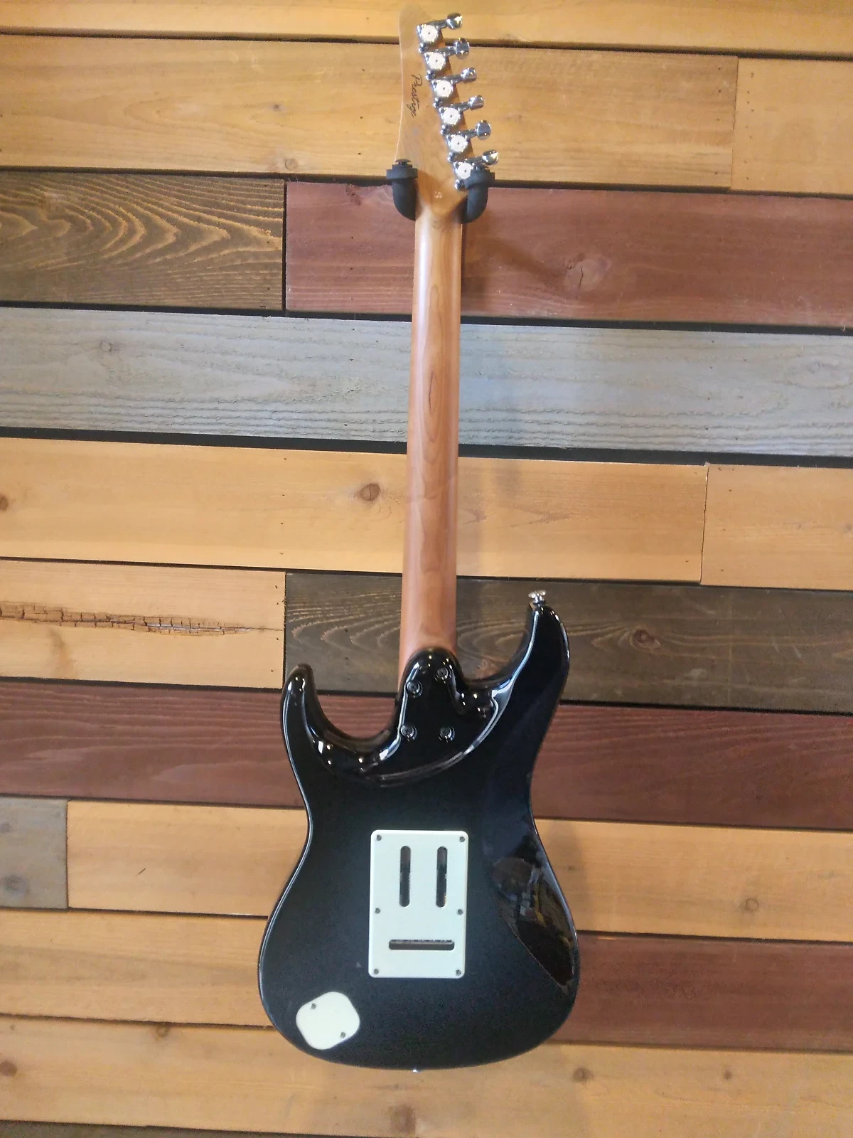Ibanez – AZ2203N | AZ Prestige Series Electric Guitar / Black Gloss