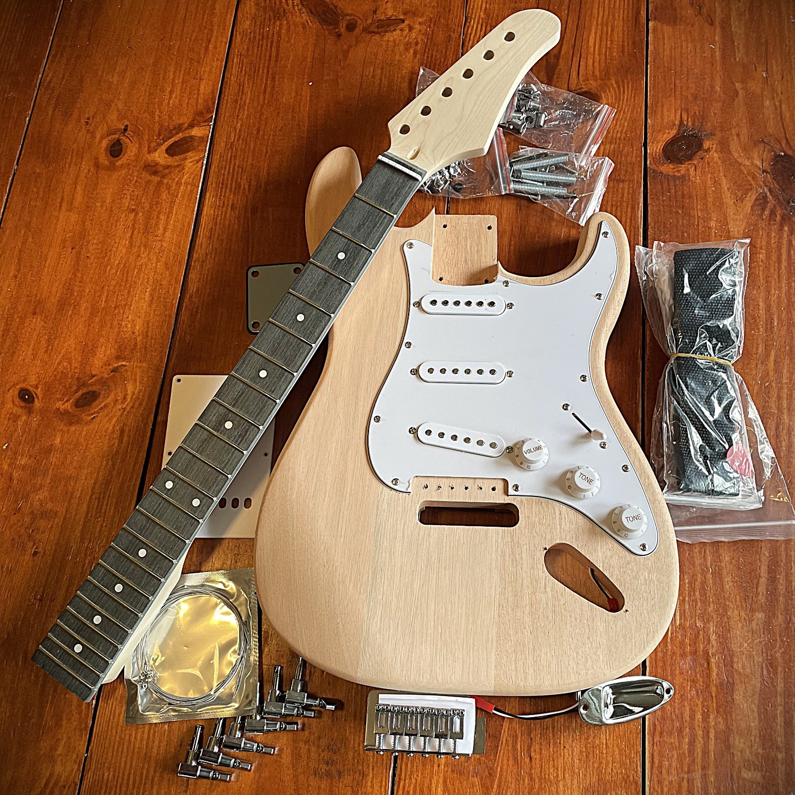 High-Quality DIY Electric Guitar Kit, Strat Style Solderless Guitar Build Kit