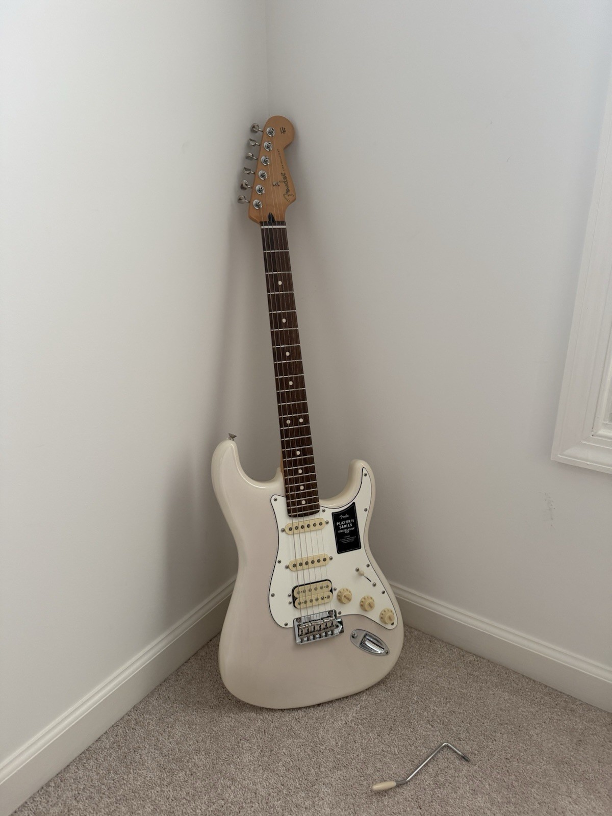 Fender Player II Stratocaster HSS Solidbody Electric Guitar White Blonde