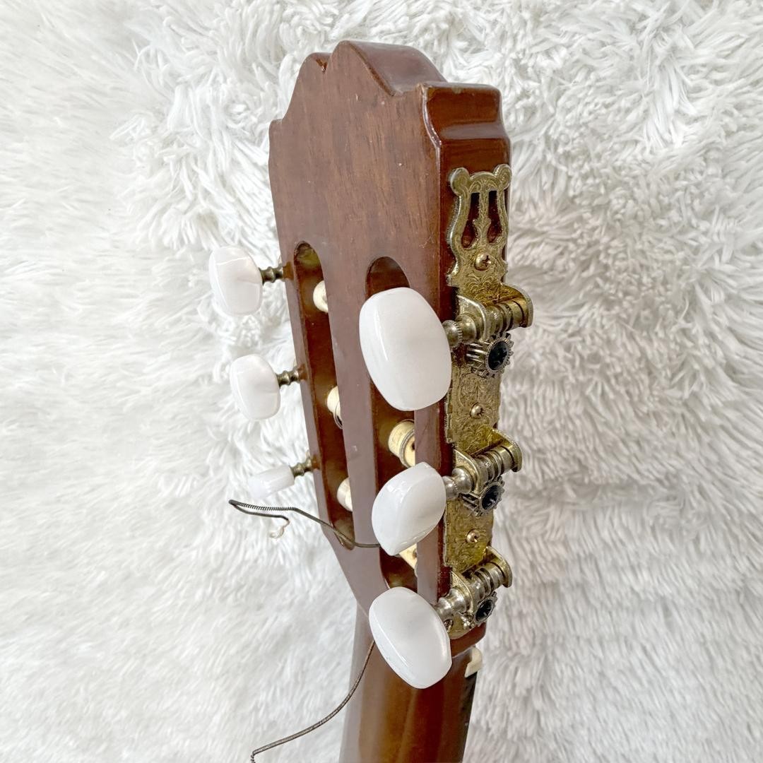 Takamine classical guitar No.40 with hard case made in 1982