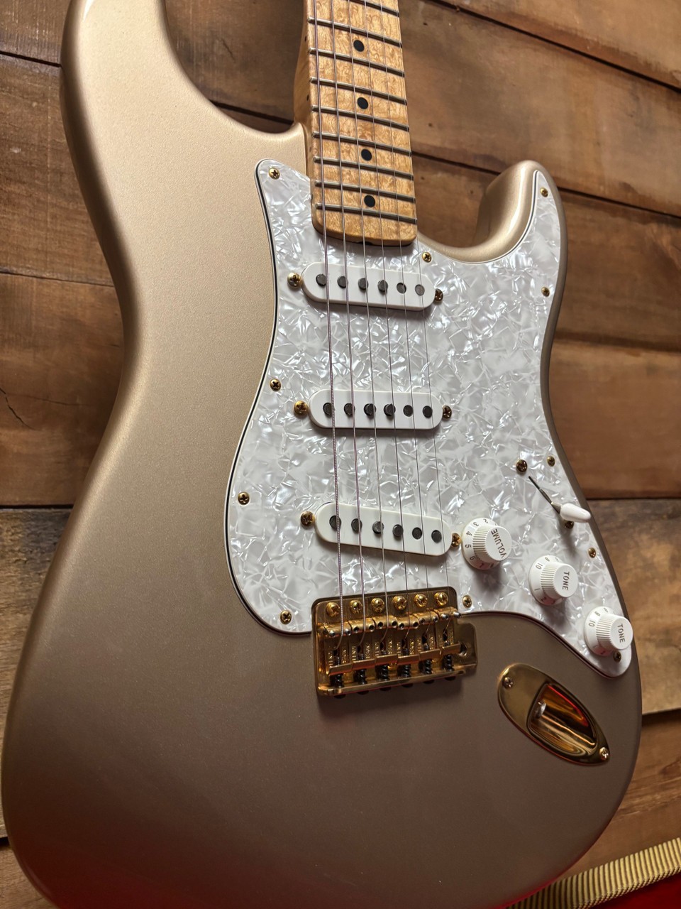 1993 Fender Custom Shop 10 of 12 1962 Strat MP Shoreline Gold w/case