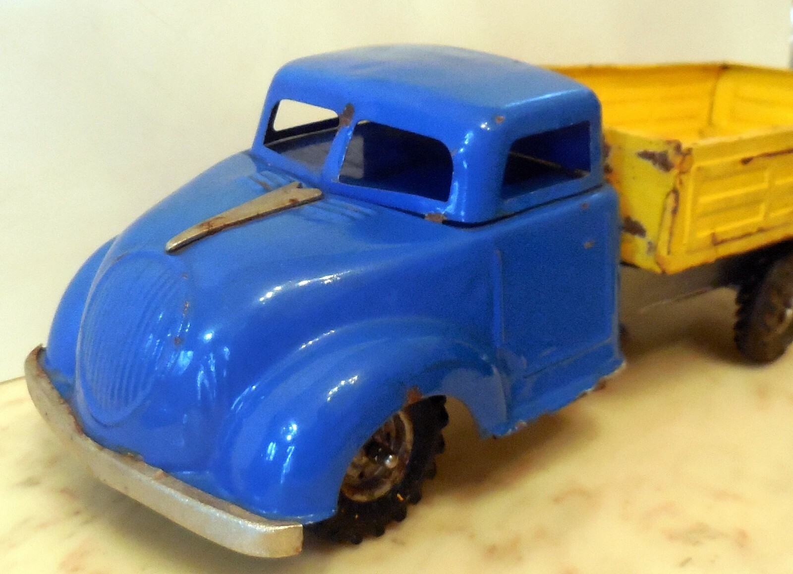 VINTAGE LARGE TIN TOY TRUCK DUNLOP 1950s