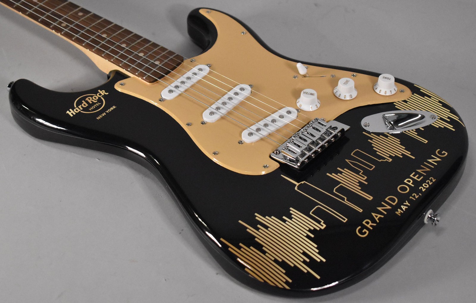 2022 Squier Affinity Series Stratocaster x Hard Rock Cafe NYC W/OHSC