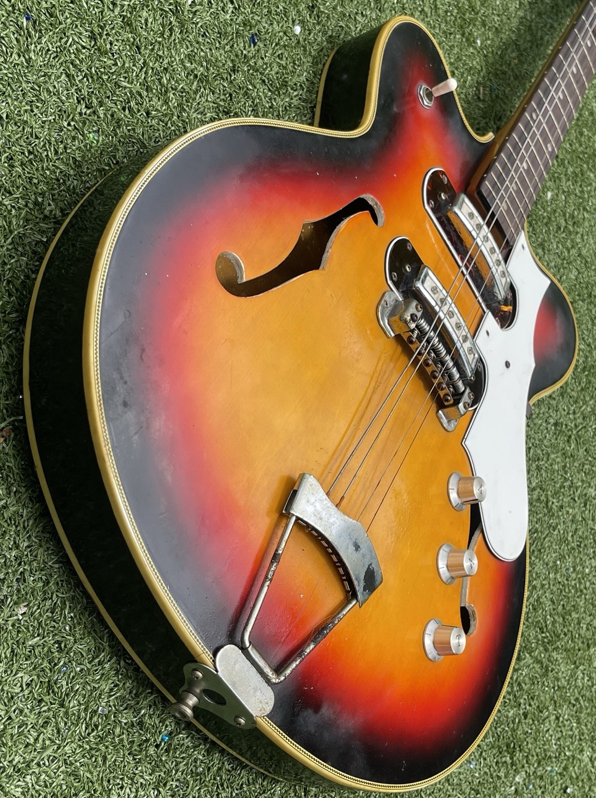 Vintage 1960s Recco Semi-Hollow Body Electric Guitar – MIJ Japan – Sunburst