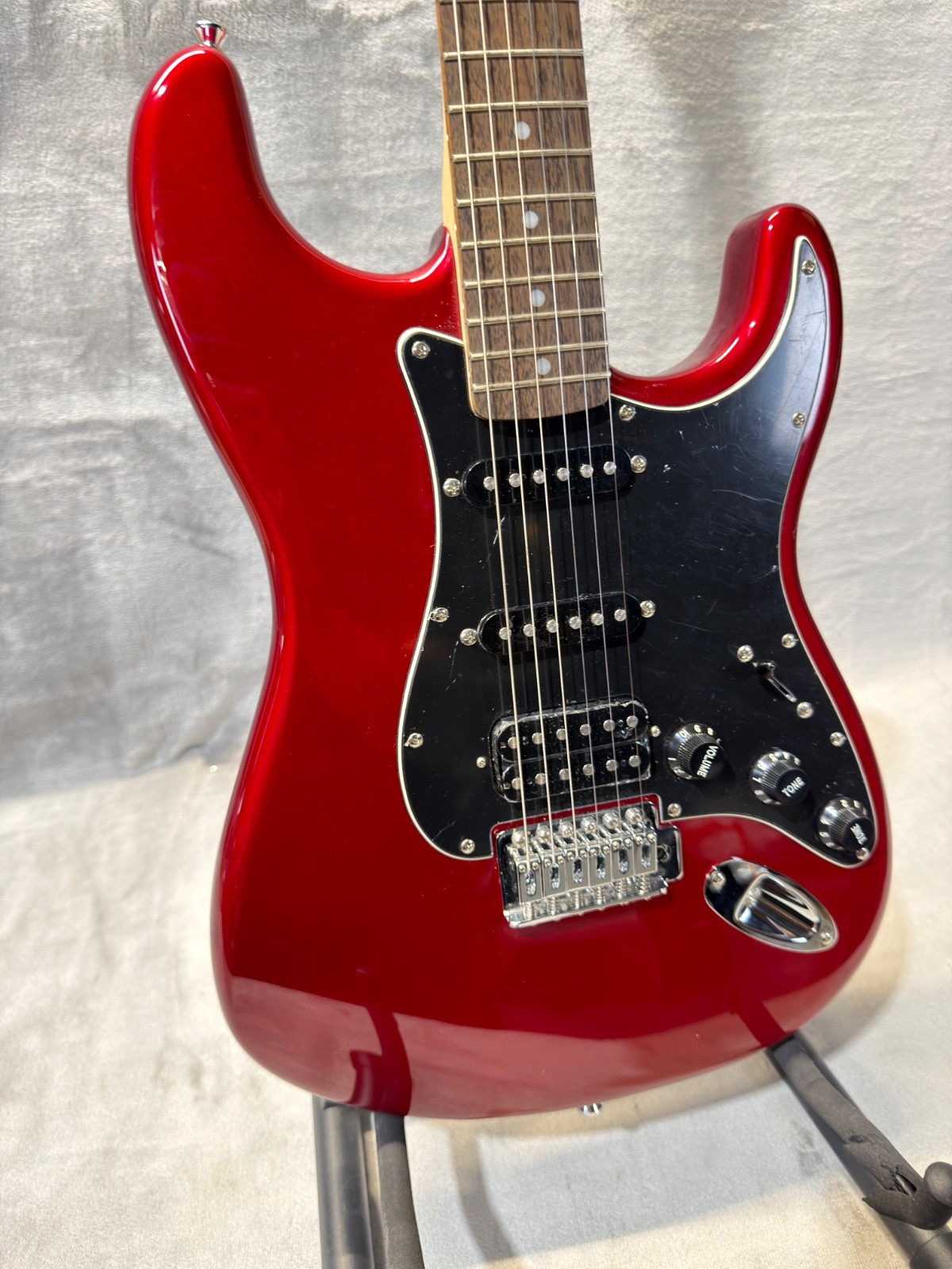 Fender Squier Affinity Stratocaster Guitar Red/Black ~ Tested, VG COND