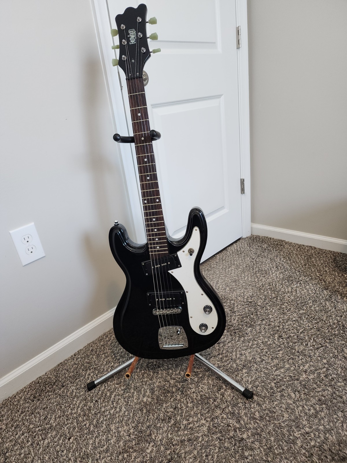Eastwood HIGH FLYER , Solid Body 6-String RH Electric Guitar+Case