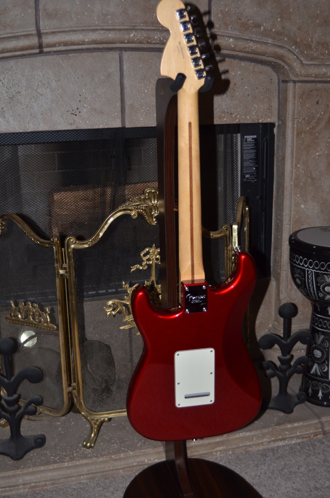 American Special Stratocaster®, Maple Fingerboard, Candy Apple Red