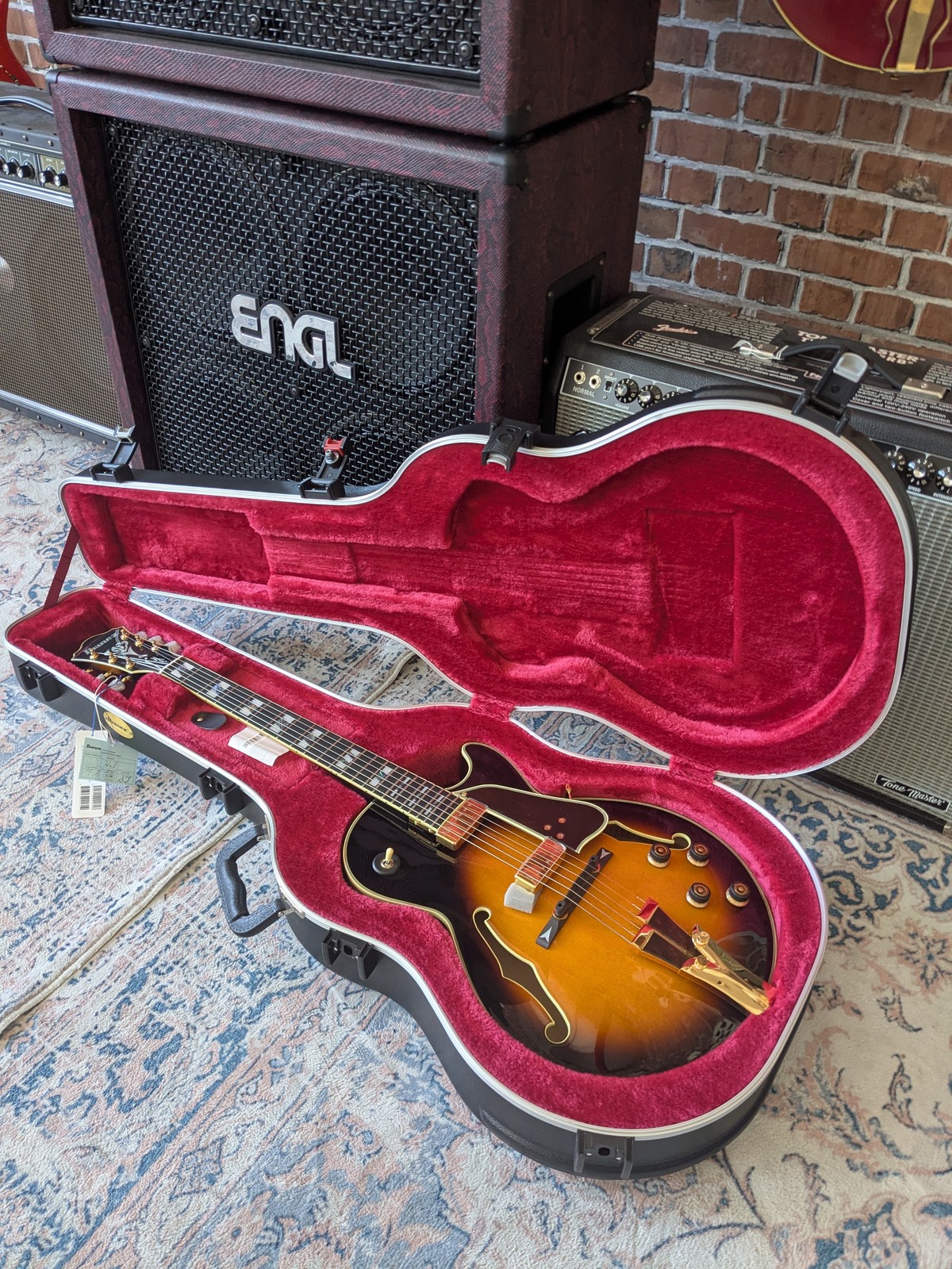 Ibanez GB10BS George Benson Signature Guitar w/Case – Brown Sunburst