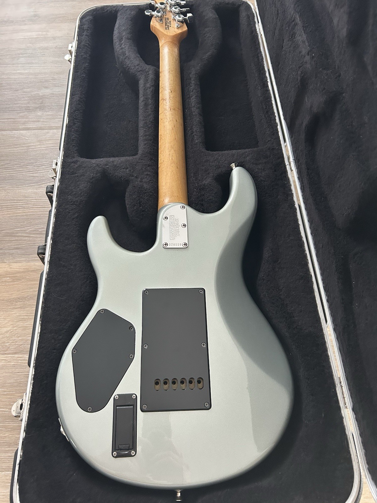 Music Man Luke Electric Guitar – USA 2005 – Luke Blue – With Case
