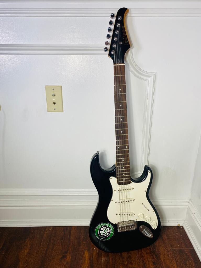 Silvertone SS11 Electric Guitar with Case