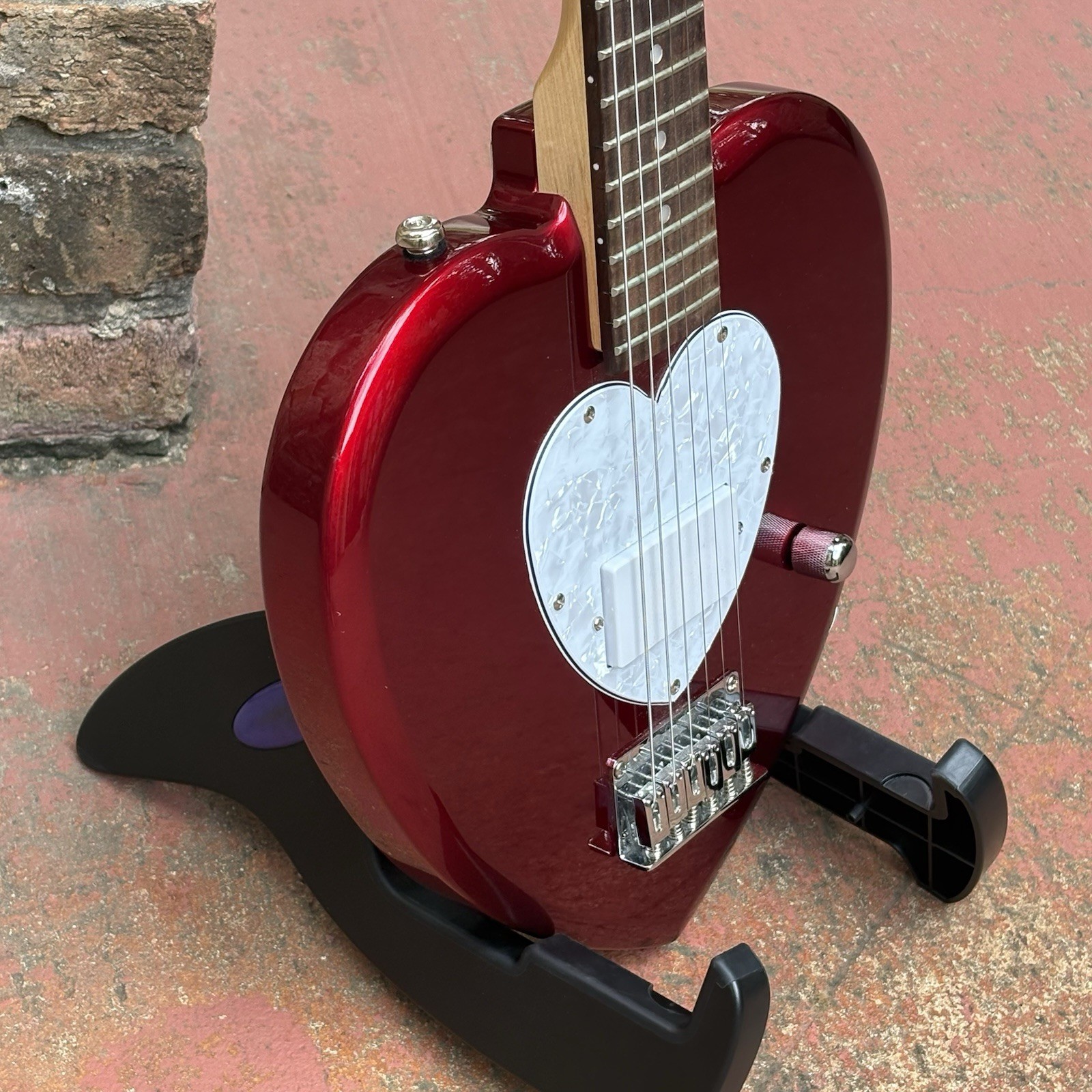 Daisy Rock (not a Copy) Heartbreaker With Daisy Rock Gig Bag