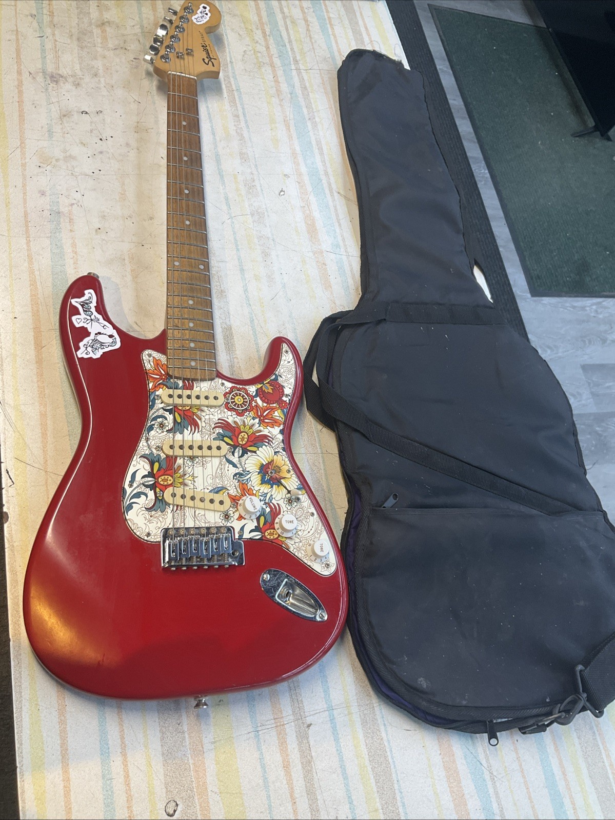 FENDER SQUIER STRAT RED WITH CUSTOM FLORAL 70S DESIGN AND GIG BAG ￼