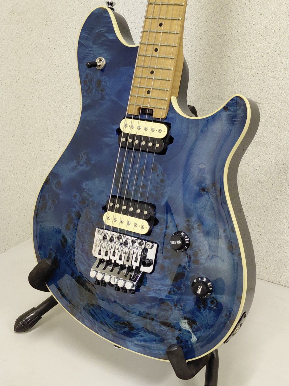 Peavey HP 2® POPLAR BURL RM TRANSPARENT BLUE ELECTRIC GUITAR