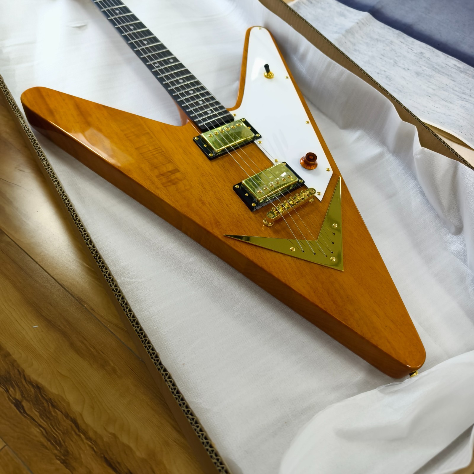 Flying V ’58 Reissue Natural Korina Vintage Electric Guitar Gold Hardware