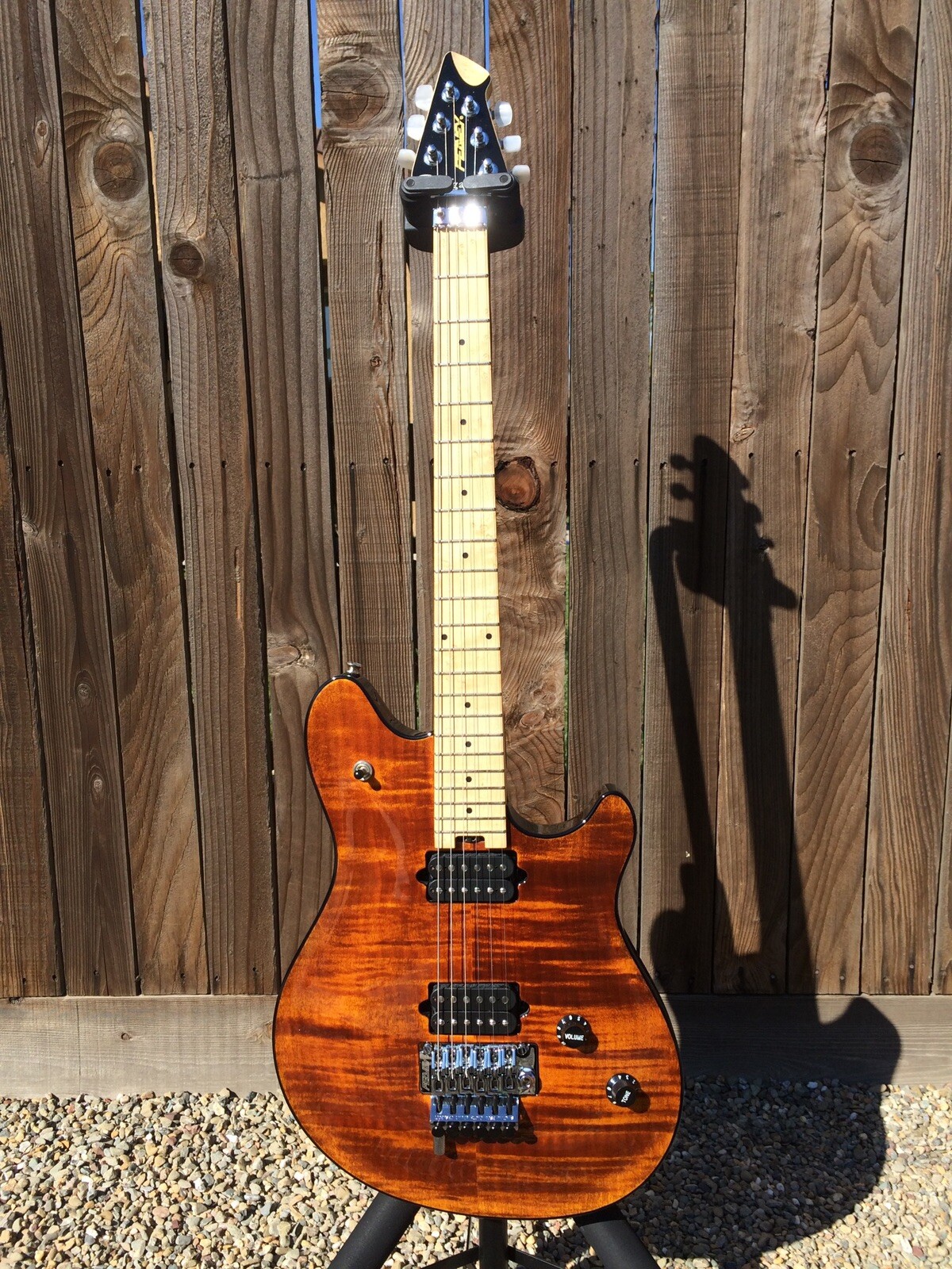 Peavey WOLFGANG “Custom Deluxe” TIGER EYE FLAME TOP Guitar (unboxed) 04′ EVH