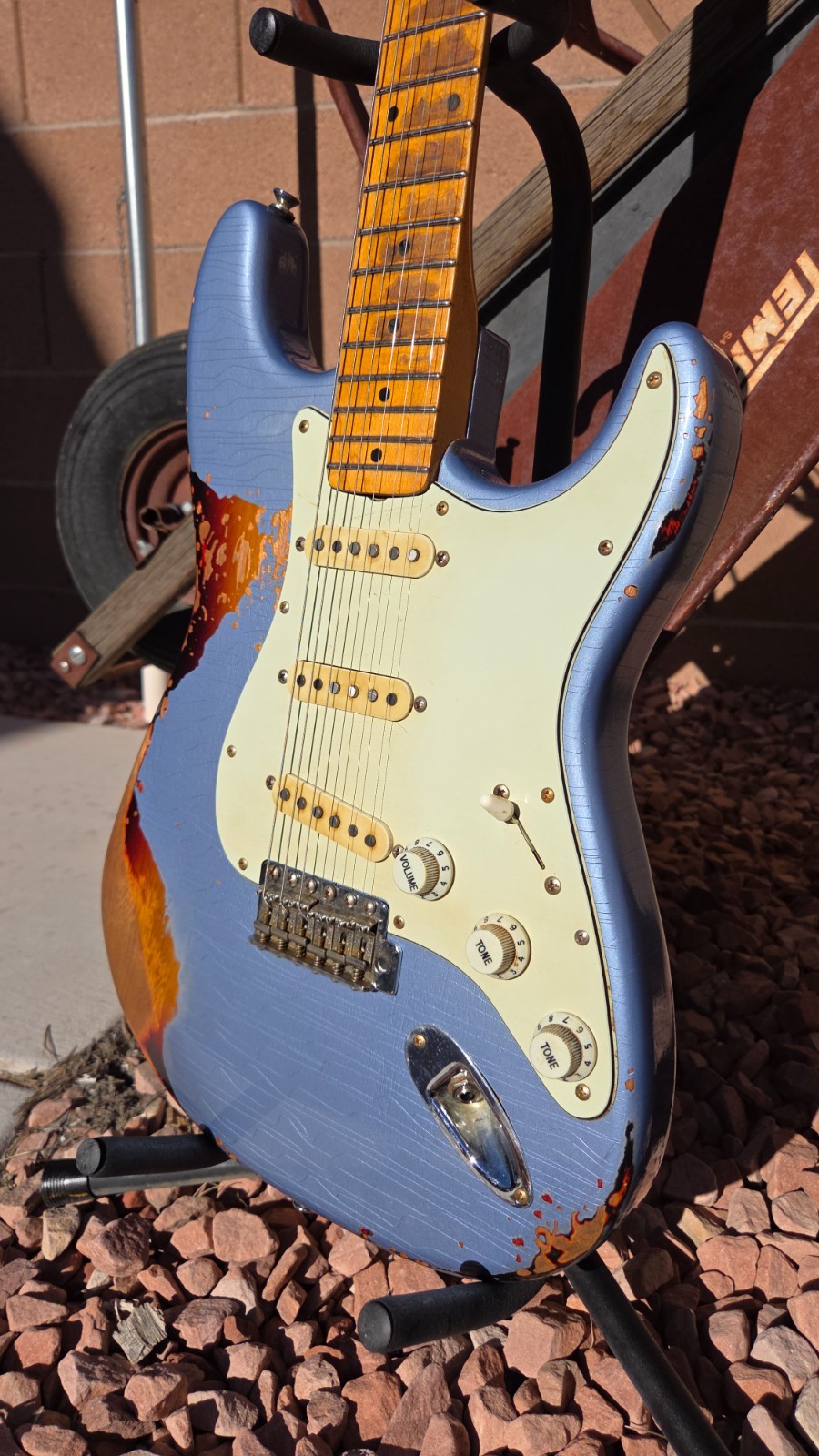 Fender Strat Relic Tribute ICE BLUE over 3 Tone SB, Alder Body Maple Fender