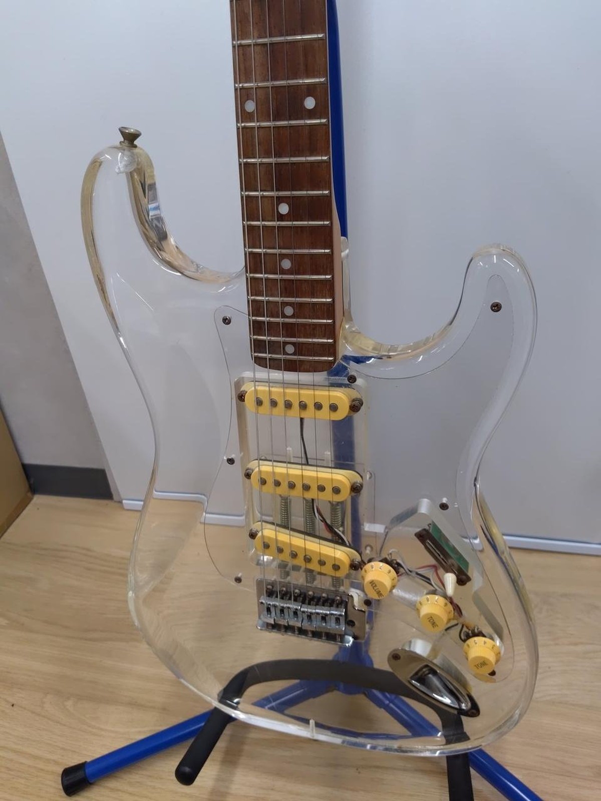 PHOTOGENIC ST Used Solid Wood body Engineering wood fingerboard w/Gig case