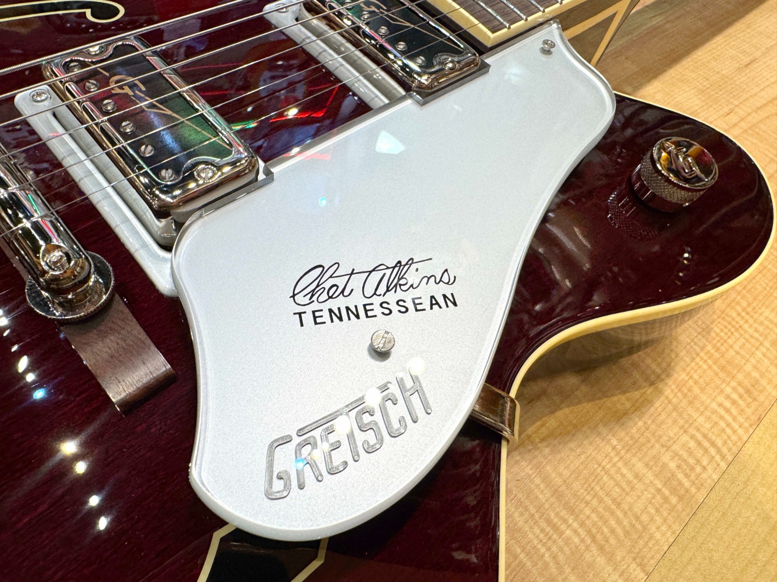 Gretsch G6119T-62 Vintage Select Edition ’62 Tennessean Guitar Dark Cherry Stain