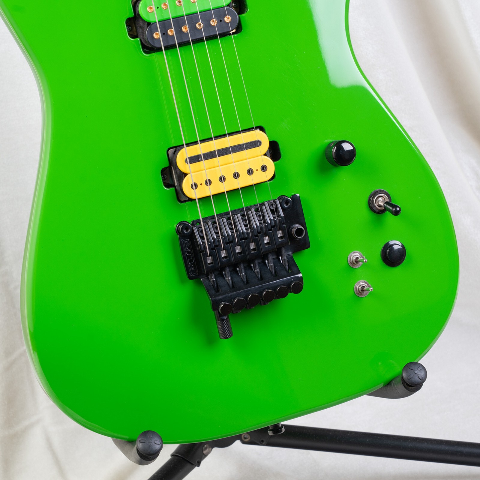 FU-Tone FU PRO GUITAR NEON GREEN Used Alder Body Maple Neck w/Soft Case