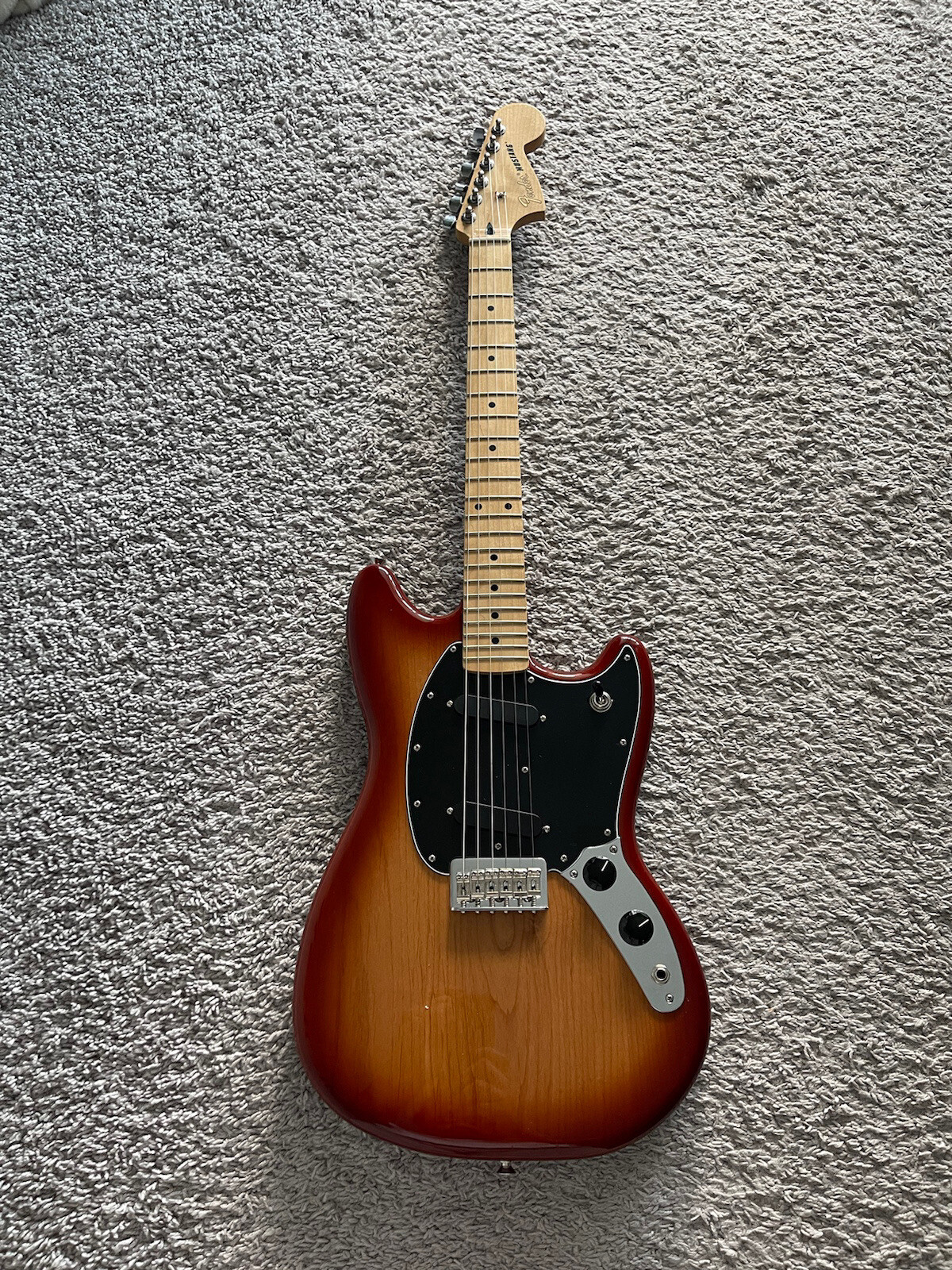Fender Player Mustang 2020 MIM Sienna Sunburst Maple Fretboard Guitar + Gig Bag