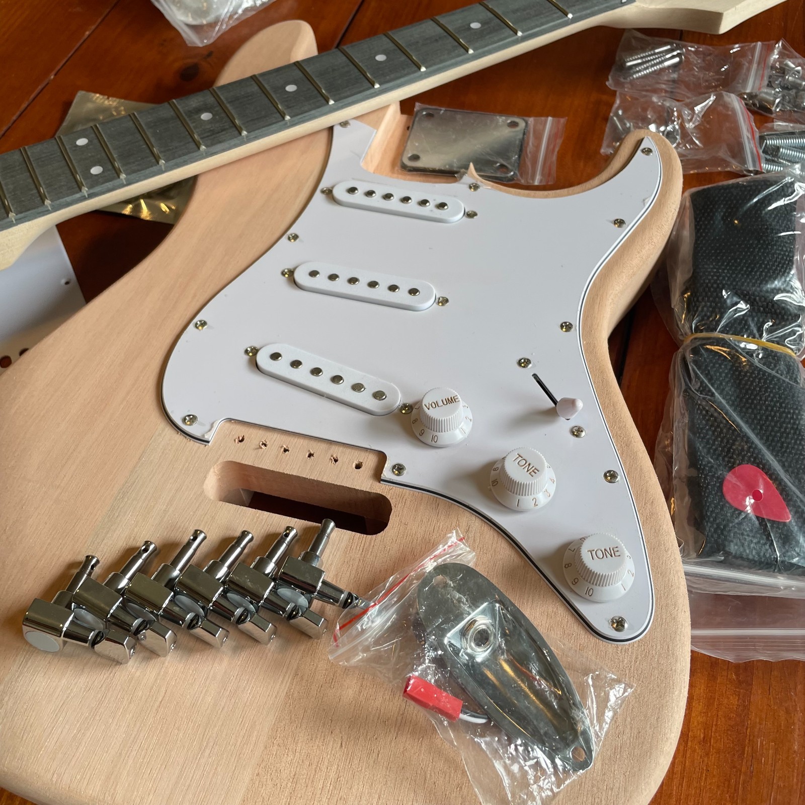 High-Quality DIY Electric Guitar Kit, Strat Style Solderless Guitar Build Kit