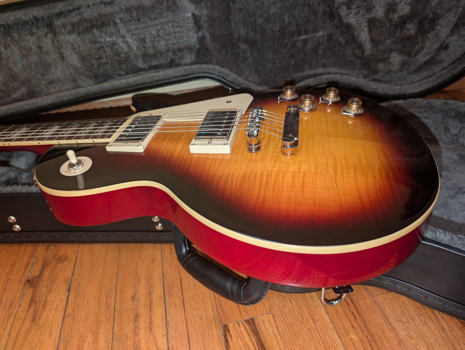 Epiphone Les Paul Standard 50s Figured Top, Bourbon Burst w/ locking Hard Case