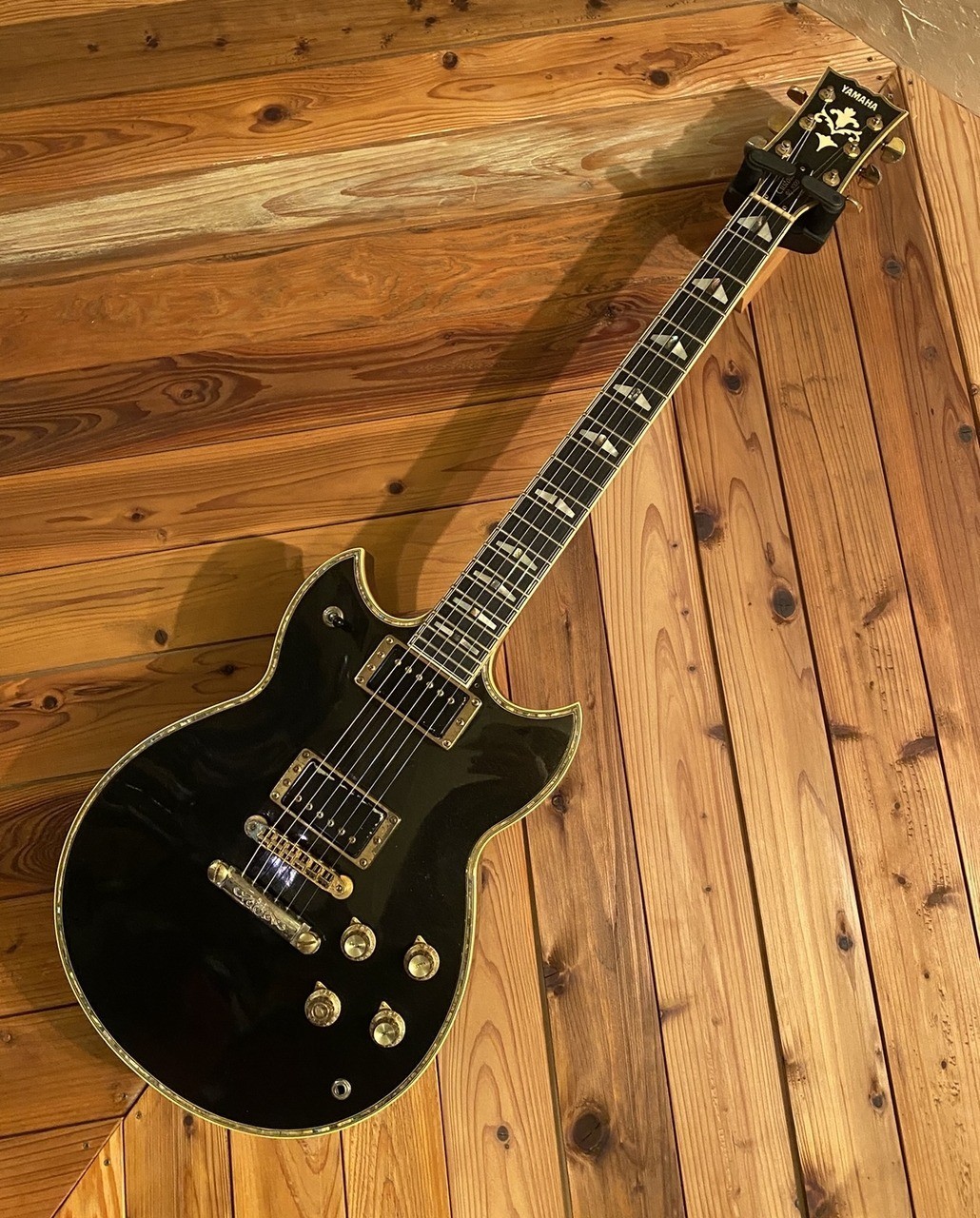 YAMAHA SG-3000 Custom Metallic Black Gold Hardware Made in Japan 1982 SG Type